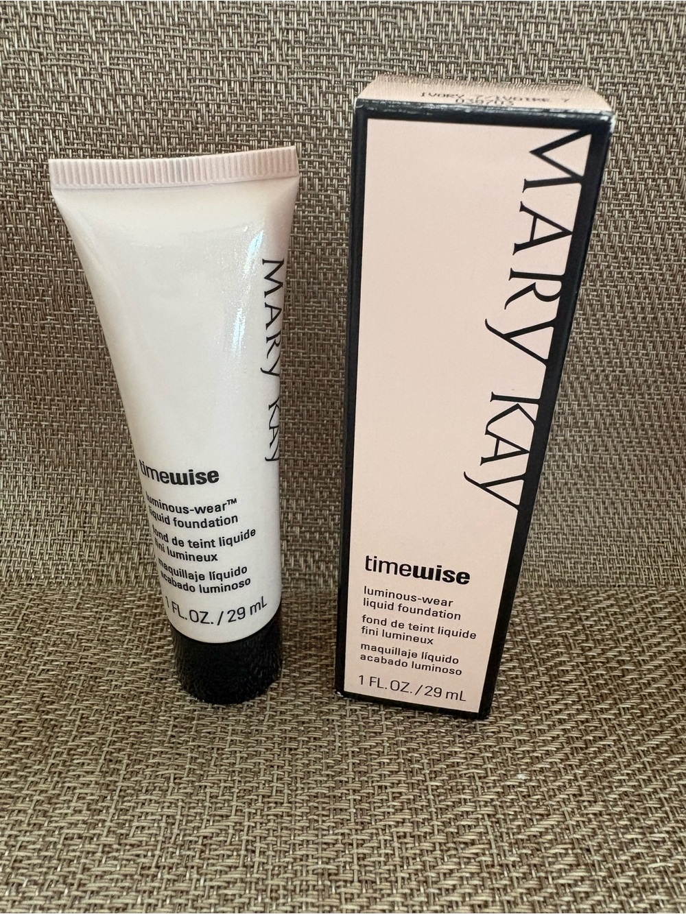 Mary Kay Timewise Luminous-Wear Liquid Foundation Ivory 7 (038703) New In Box